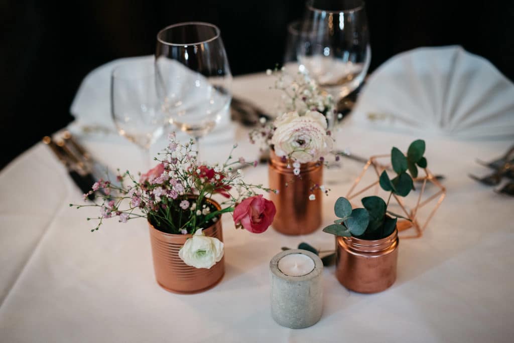 Heiratsantrag Hochzeit Hochzeitsplanung Ehepaar Location Tischdekoration Hochzeitsplaner