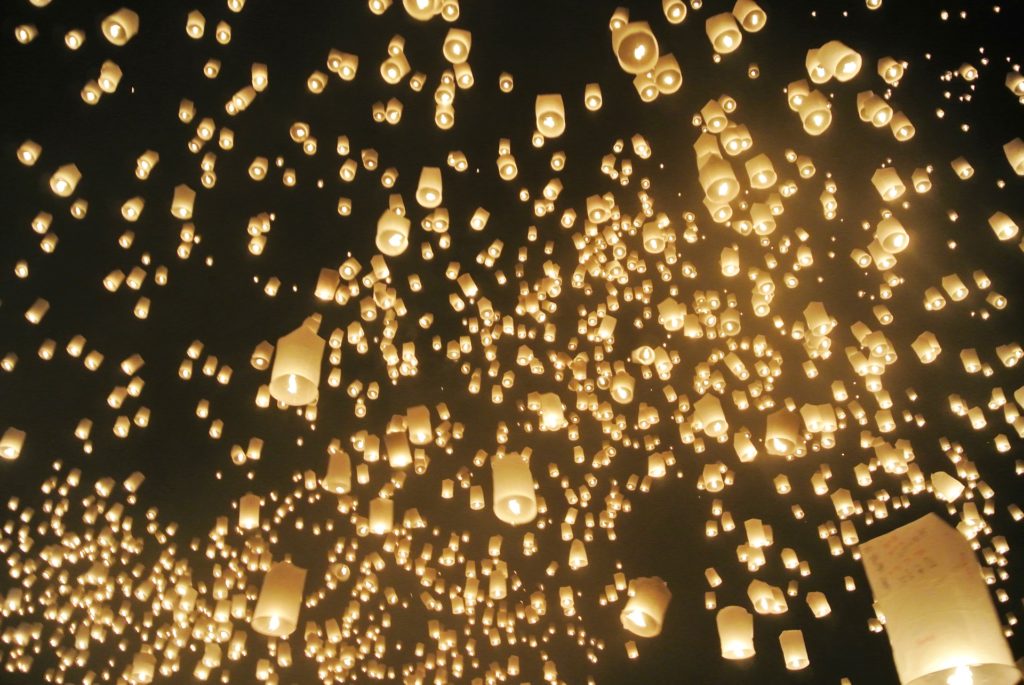 Himmelslaterne Hochzeit Hochzeitsplanung Luftballons Tauben Schmetterlinge