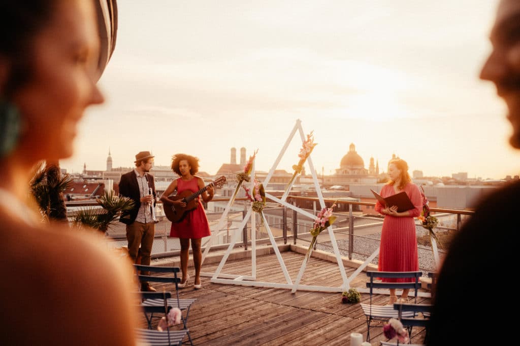 Freie Trauung Rooftop Hochzeit München Hochzeitsplanerin Wassermelone 