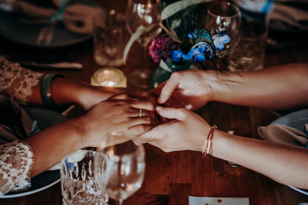 LGBTQIA queer Hochzeitspaar Hochzeit Brautpaar lesbisch schwul gay